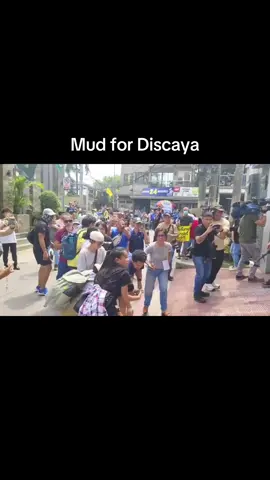 Members of a disaster survivors’ group, joined by an environmental organization, staged a protest this morning, September 4, outside the compound of St. Gerrard Constructions. Demonstrators hurled mud at the compound’s gate as a symbolic act, denouncing what they described as the company’s role in questionable flood control projects that have failed to protect communities from constant flooding. The protesters demanded that Sarah Discaya, who has been linked to the ongoing investigation into alleged anomalous infrastructure deals, come out and face the public. They accused her and her family of profiting from government contracts while ordinary residents continue to suffer the devastating impacts of floods. Organizers of the protest said their action was a call for accountability and transparency, stressing that the billions spent on flood control projects should have genuinely benefited disaster-hit communities instead of lining the pockets of contractors. #floodcontrolproject #corruption 
