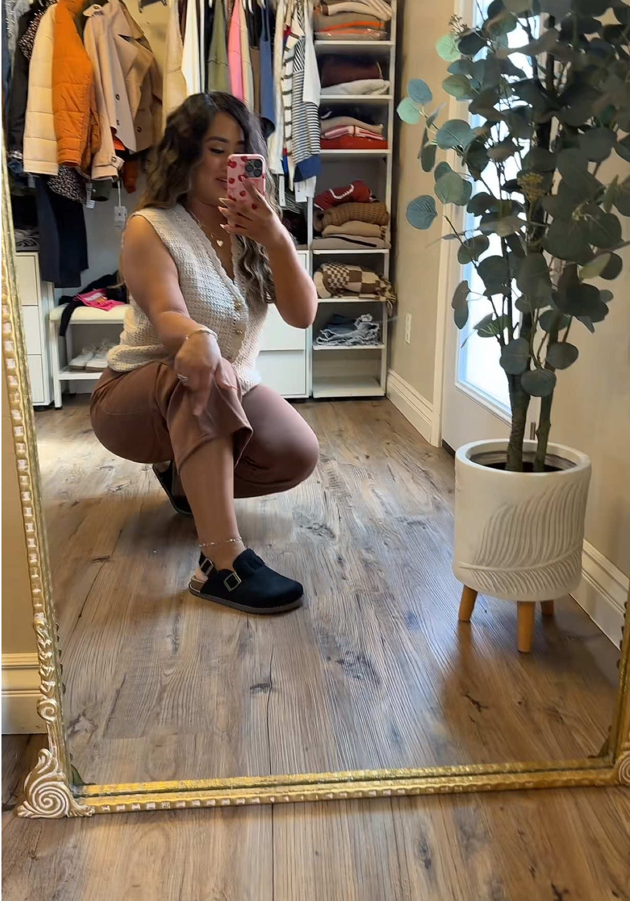 Obsessed @Cushionaire clogs are perfect for fall 🥰 #cushionaire #cushionaireclog #slippers #clogshoes #footwear 