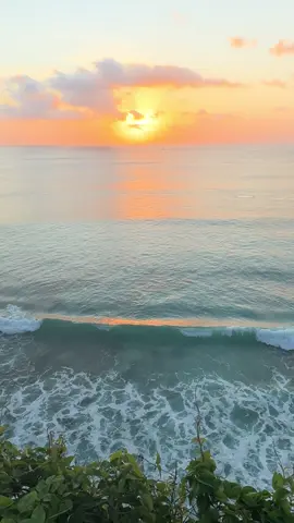 “Where worries fade, and waves take over 🌅” #sunset #bali #uluwatu #dreamland #indonesia🇮🇩 