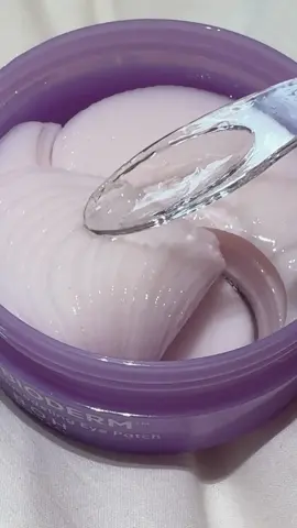 👀 Puffy eyes? Dark circles? Tired look? Say bye-bye to ALL of that with BIOHEAL BOH Probioderm Collagen Eye Patch 💧✨ Soothing, cooling & packed with collagen — your under-eye BFF for that fresh & awake vibe 🫶 Don’t wait, tap that 🟡 yellow bag and glow up your eyes NOW! ✨ #BIOHEALBOH #BOH #Probioderm #CollagenEyePatch 