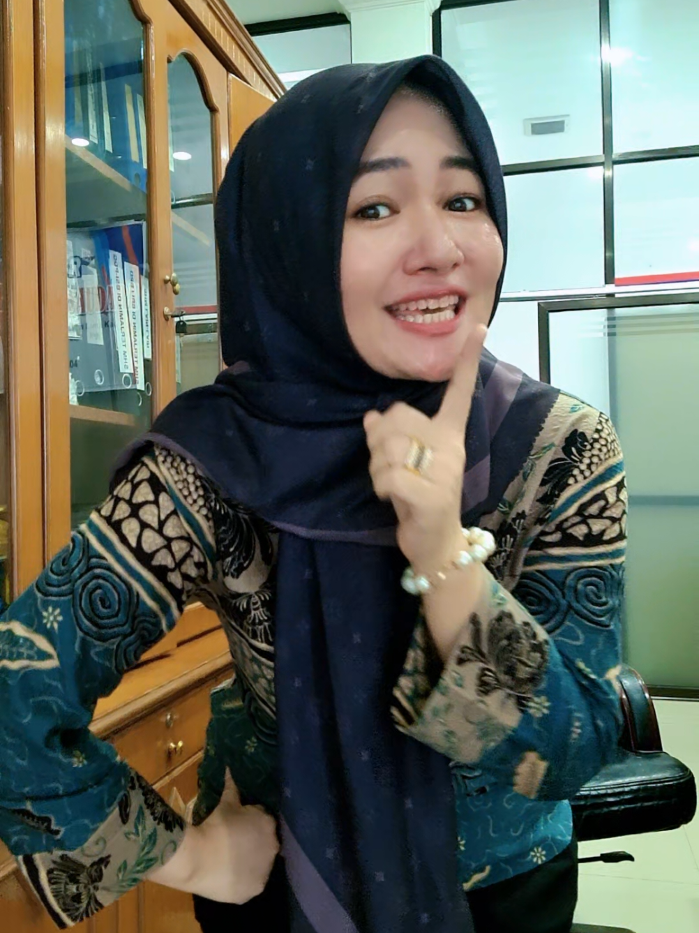 ngapain repot,goyang santuy aja yok guys 🤭💃 #goyangsantuy#ngapainrepot  #fypシ 