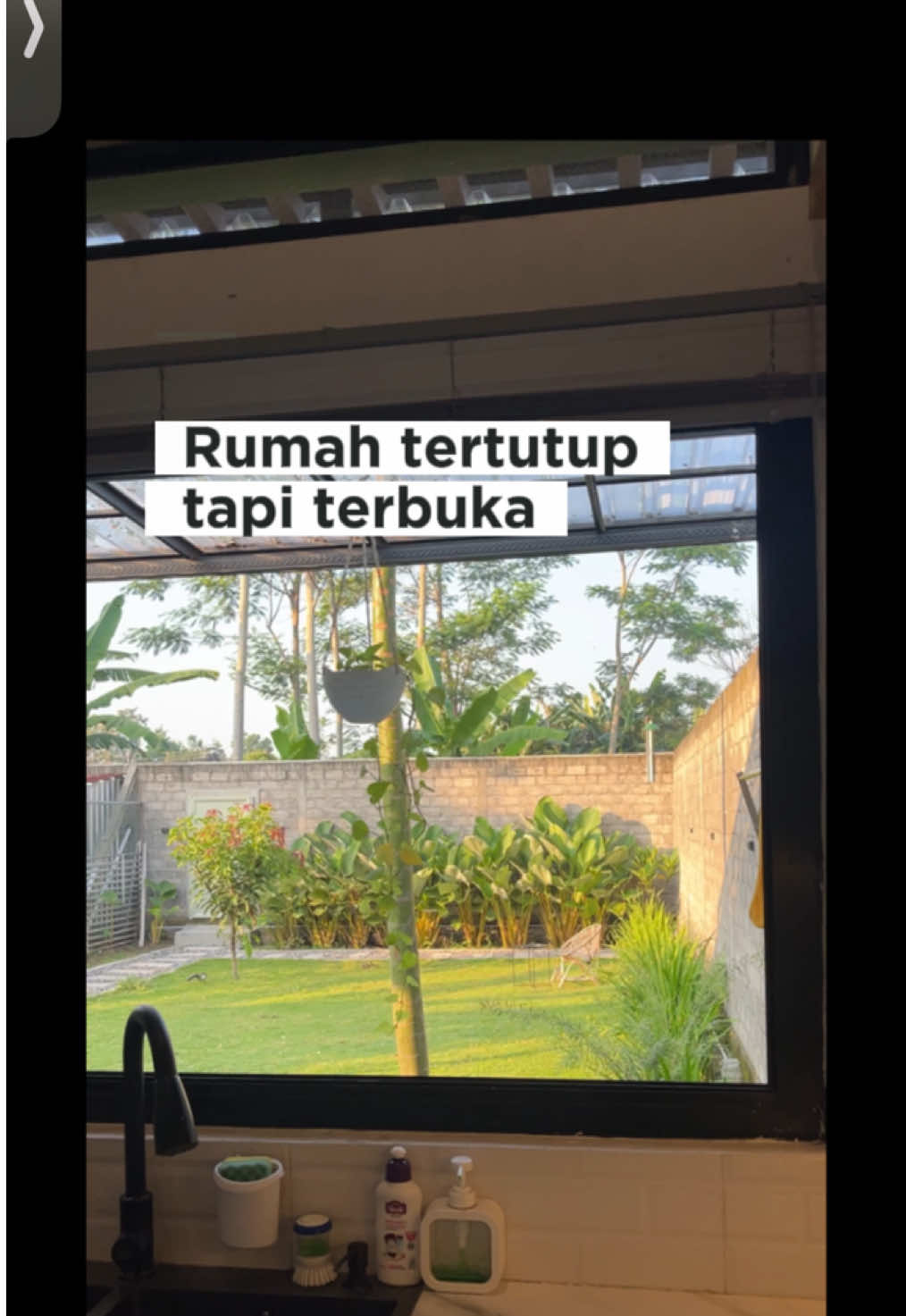 Rumah tertutup tapi terbuka…😊#fyp #homeliving #pedesaan #berkebun #beternak #slowliving #Home#rumahminimalis #rumahscandinavian #tamanbelakang#backyard #kebunsayur 