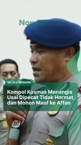 Komandan Batalyon (Danyon) Resimen IV Korps Brimob (Korbrimob) Polri, Kompol Kosmas K Gae, tak kuasa menahan tangis. Air matanya berlinang usai Komisi Kode Etik Polri (KKEP) menjatuhkan sanksi Pemberhentian Dengan Tidak Hormat (PTDH), Rabu (3/9/2025). Cosmas menyampaikan penyesalan mendalam atas insiden yang menew*skan pengemudi ojek online (ojol), Affan Kurniawan (21) usai dilind*s kendaraan taktis (rantis) Brimob, Kamis (28/8/2025) malam. “Dengan kejadian atau peristiwa ini, bukan menjadi niat sungguh-sungguh. Demi Tuhan, bukan ada niat untuk membuat orang cel*ka,” ujar Cosmas dengan suara bergetar di ruang sidang TNCC Polri. Kosmas memohon maaf yang sebesar-besarnya kepada almarhum Affan Kurniawan dan keluarga. #kompolkosmas #affankurniawan #brimob #ojol #nonstopid