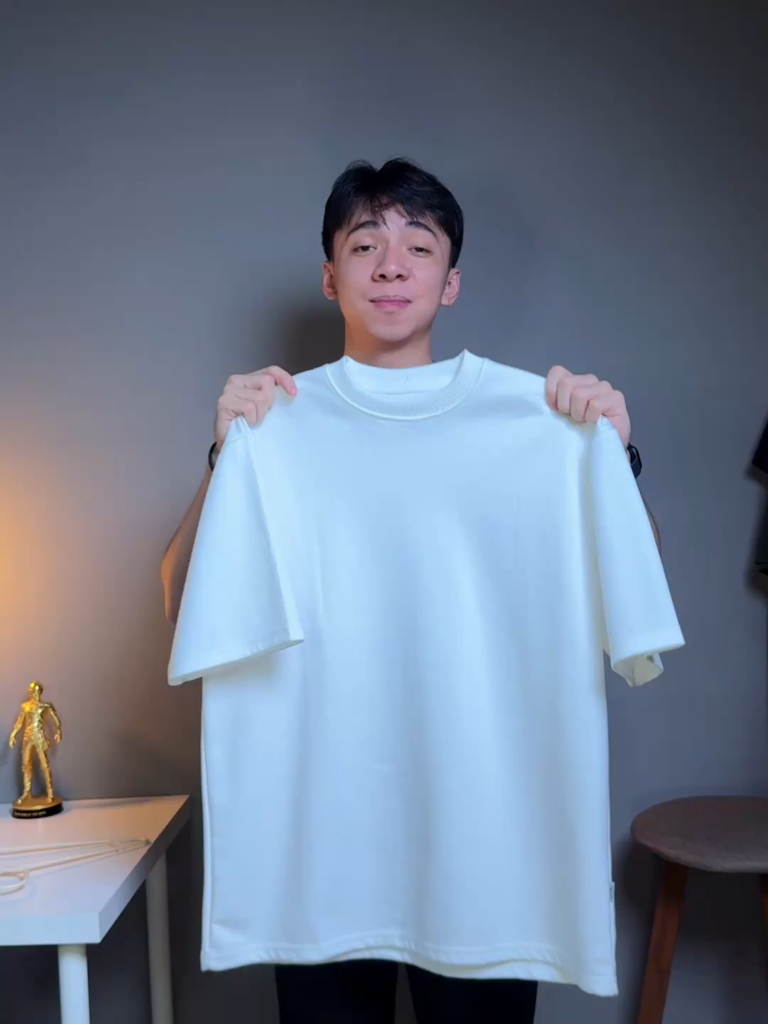 Kaos cuttingan reguler dengan bahan dawnbowl 290 GSM. Kalo kemaren oversize, sekarang cobain dulu yang reguler! #clothing #brandlokal #screamous #kaospolos #regulerfit #fittedtee