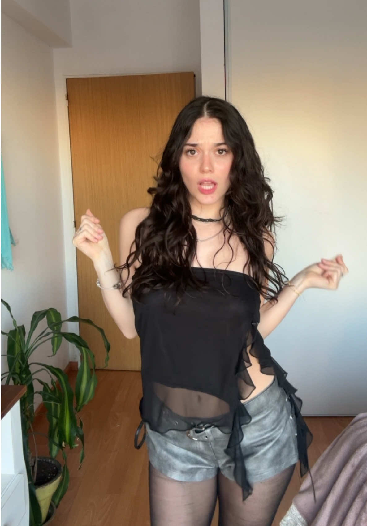 Me estaba probando el outfit para la noche #fyp 