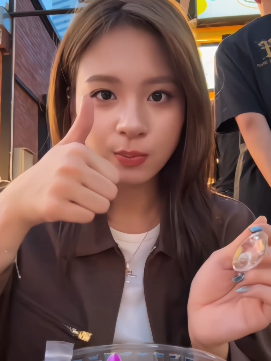 makan aja cantikk  #zeeasadel #aziziasadel #exmemberjkt48 #fyp #lewatberanda 