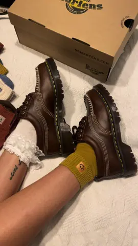 i know we all love the mary jane’s but what about the lowell moc toe’s?!😍 they are screaming fall.  #docmartens #falloutfits #lowellmoctoe #fallshoes 