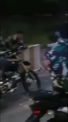 patroli malam tadi tni dan Polri selalu kompak. dalam bertugas demi keamanan masyarakat Indonesia 🇮🇩yang tercinta 