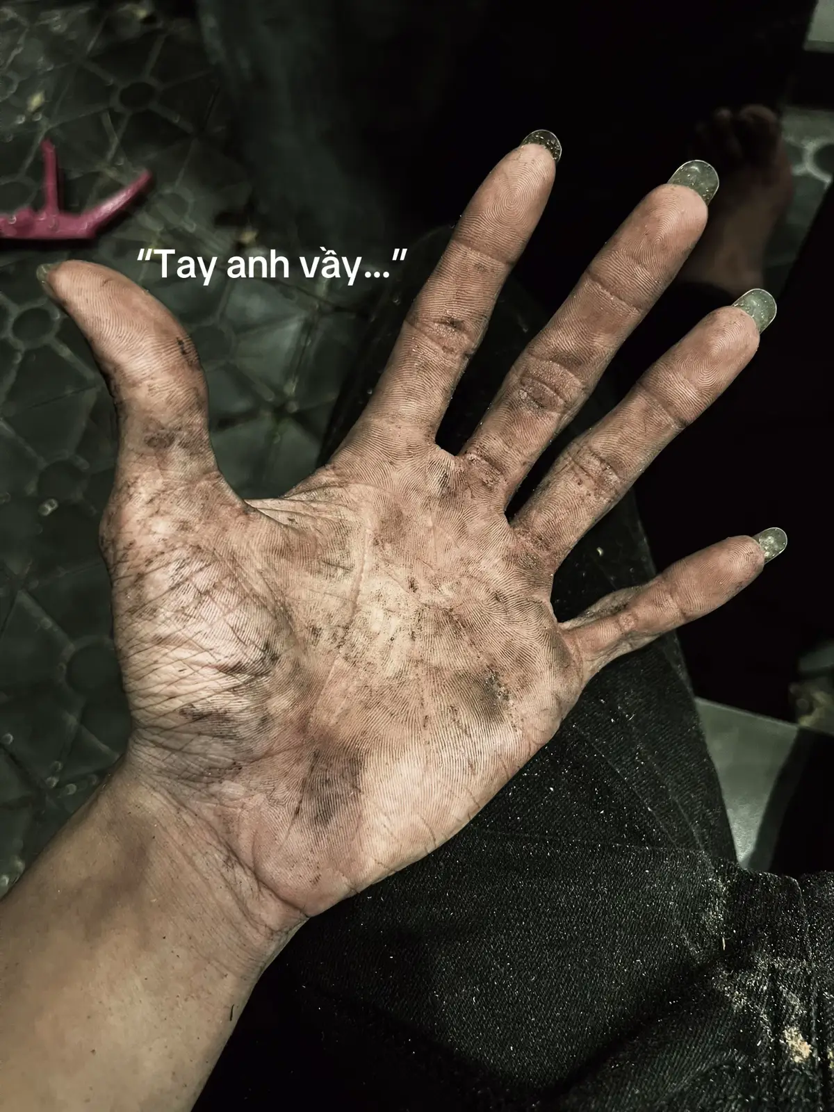 “Tay anh còn bám bụi  Sao dám dụi mắt em, Cuộc đời anh là thế Vừa chạm được chút nắng Lại ôm cả trận mưa giông.” #xuhuong2025 #fyp 