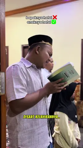 Mahalul qiyam ayah dan anak perempuannya, btw anak kecil emang ingatan/hafalannya masih kuat ya 😅😅 #mahalulqiyam #maulidnabi #maulidalyahya #sholawat #indonesia🇮🇩 