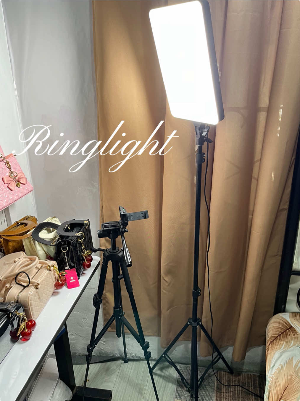 Ito na mga sis sa mga nagtatanong ng gamit kong pilaw jan, 24 inch nga pala yung size ng sakin checkout na kayo habang mura pa💕#ringlight #lightning #affordable 