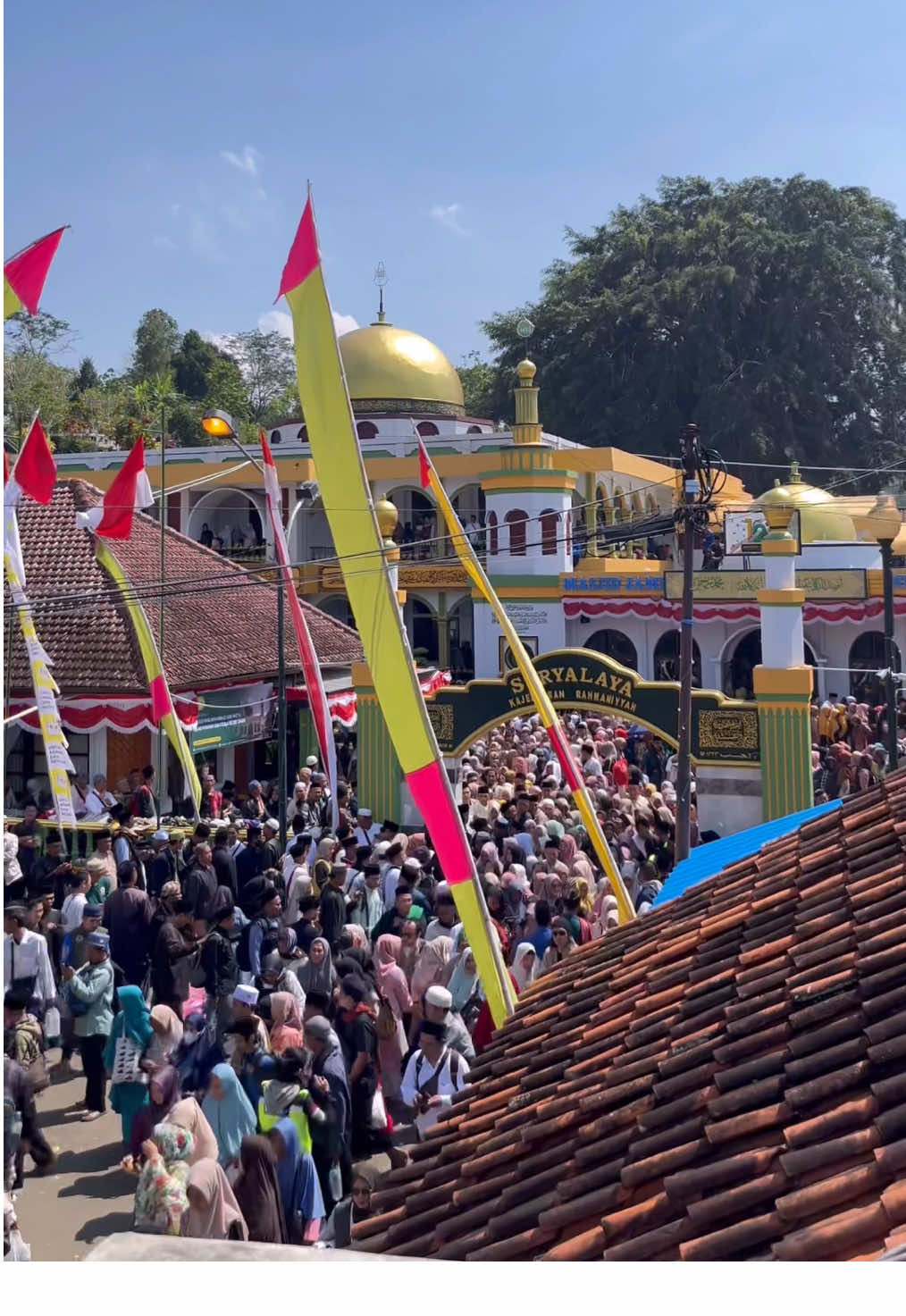 Manaqib bulanan hari ini pondok pesantren Suryalaya . . . MasyaAllah #masyaallahtabarakkallah #2025 #manaqib #manaqibsyechabdulqodiraljaelani #suryalaya 