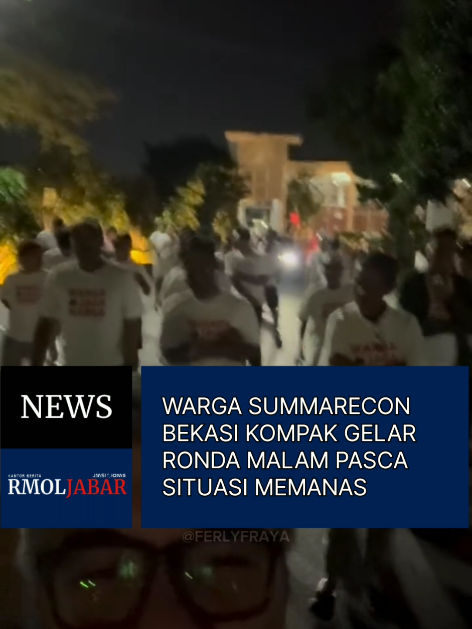 Momen kompak bapak-bapak di Summarecon Bekasi gelar ronda malam bareng dengan dresscode #WargaJagaWarga. 🤝✨ Aksi ini dilakukan untuk menjaga lingkungan dari potensi gangguan pasca situasi memanas di sekitar Polres Metro Bekasi Kota pada Minggu (31/8/2025) malam. Warga saling bahu-membahu demi keamanan bersama. 🙌 “Semua sudah siap ronda jaga malam sampai Indonesia pulih. Yuk warga lain di mana pun ikut jaga keamanan juga,” tutur salah satu warga cluster. 🎥:Ig//ferlyfraya #RMOLJabar #Bekasi #WargaJagaWarga #RondaMalam 