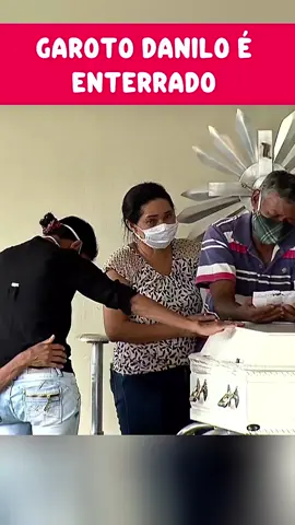 garoto Danilo é enterrado sobre forte comoção #triste #criminal #news #noticias 