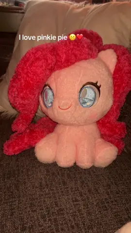 She is so CUTE AND SO FLUFFY!! #fyp #tiktokshop #mylittlepony #pinkiepie #mlp 