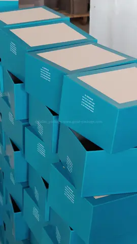 💥Real-life video reveals the art of producing blue flip-top magnetic boxes at the Jialan Package factory. What does a box look like when pieced together from a piece of paper and a few boards? Let's take a look through this video. If you're struggling to choose a packaging factory for your boxes, please contact @jialanpackaging via comments or private message. ❤️We have a professional team and a comprehensive production line, offering a one-stop solution to your customization needs.💯💯💯 🌐Official website: www.good-package.com 🌐Video website: www.jialanpackage.com 💌Email: sales2@jialanpackage.com WhatsApp：+8617275258103 #custombox #customboxes #customboxing #customboxinggloves #customgiftbox #customgiftboxes #paperboxmanufacturer #paperboxfactory