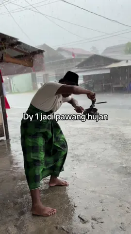 Malah makin lebat #pawang #hujan #fyp 