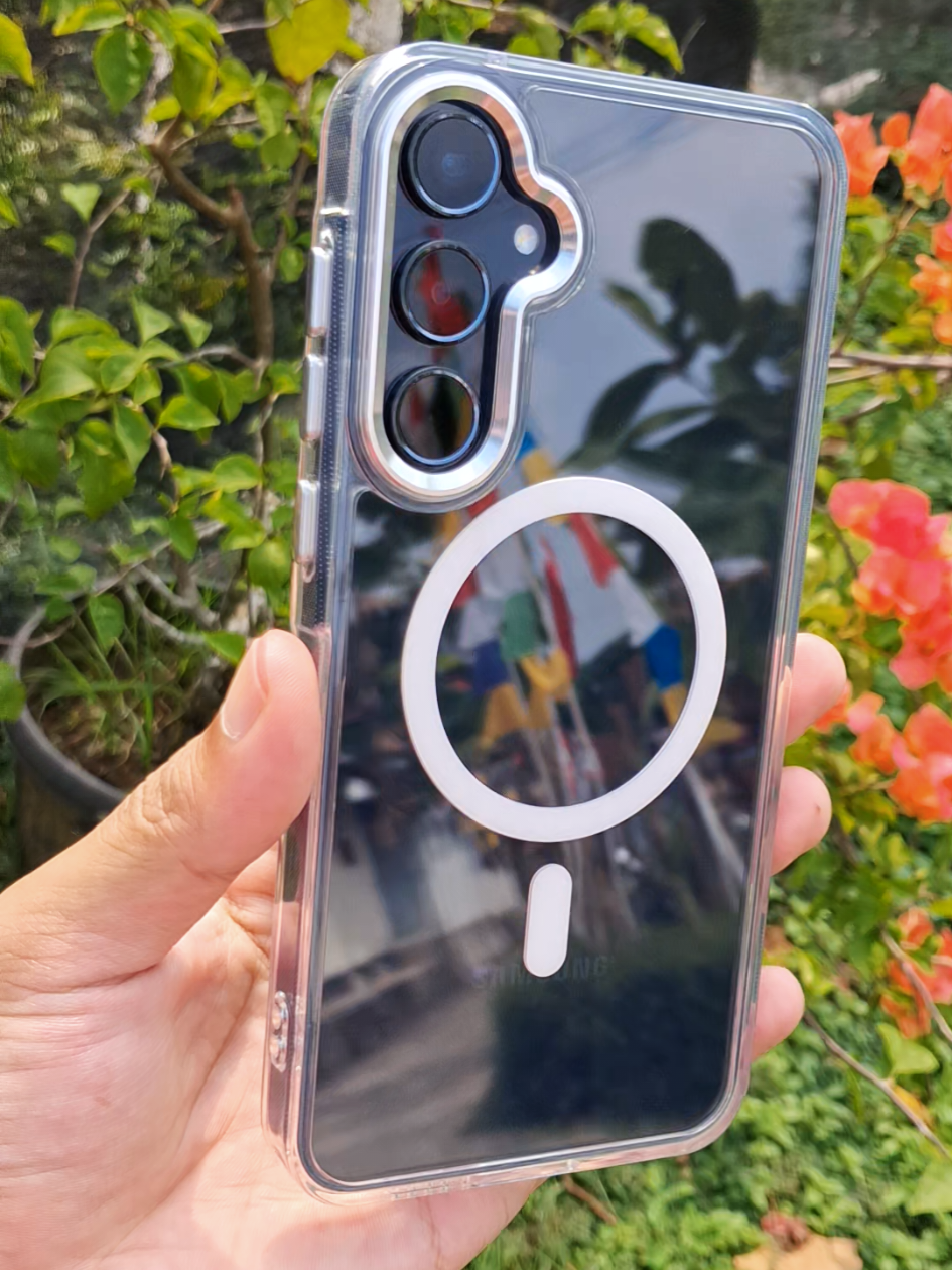 Our bestseller nih🫵🏻😎🔥 Kalau case magnetic-nya secakep ini sih mau harga berapa pun juga ngga mikir buat bayarin, tapi ini murah banget loh 🥹 Pernah ngga pake case magnetic simple tapi memunculkan kesan elegan, mewah nan estetik? Kalau belum cobain.. udah anti jamur, anti nguning dan terasa ringan nyaman dalam genggaman. User Samsung wajib pake ini! High Quality Premium Magnetic Case Anti Nguning Anti Jamur Rekomendasi case magnetic premium anti nguning buat user Samsung A dan S Series #casemagneticsamsung  #casepremiumsamsung #casemagsafesamsung  #clearcaseacrylicsamsung #clearcaseforsamsung 