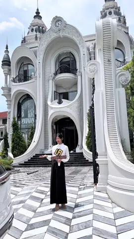 Nhà của công chúa Bạch Tuyết đây rồi #reviewnhadep #trending #laudai #tanco #kientrucsonganh 