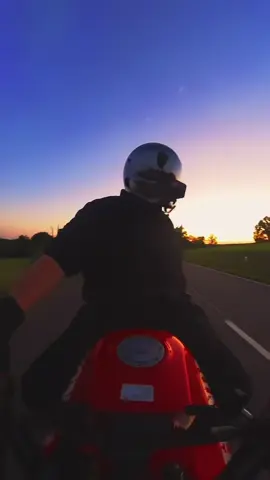 Sunset drive @lina❤️ #motorcycle #biker #motolife #bikergirl #sunsetlover 