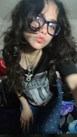 #curly #actress #model #jellyfish #outfit 