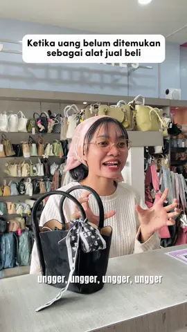 Ketika uang belum ditemukan sebagai alat jual beli🤣#tasmurah #OOTD #tasimport #fyp #fyppppppppppppppppppppppp 