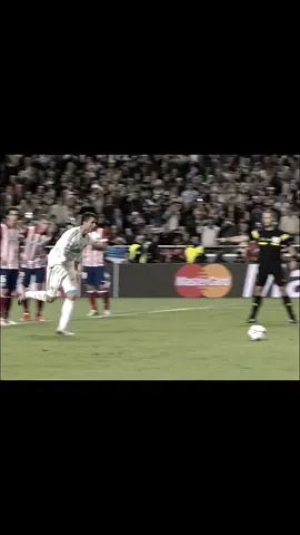 ادي التحية العسكرية لمقتدئ.... 😮‍💨🖤 #ronaldo #اغاني_مسرعه💥 #مصمم_فيديوهات🎬🎵 #crstianoronaldo #2008 