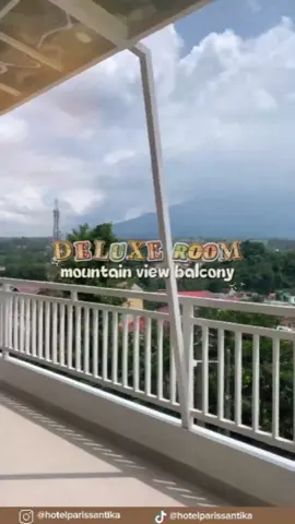 DELUXE ROOM Mau staycation tapi dapat view gunung yang cantik? Ini nih new room dari Hotel Paris Santika. Dilengkapi dengan view pegunungan saat kamu membuka pintu dan ada balkon santai juga loh didepan nya yg bisa kamu nikmati sambil minum kopi. Ayo tunggu apa lagi!!! datang dan nikmati pengalaman menginap kamu di Hotel Paris Santika yaa😍😍 #staycationbogor #fyp  #bookingnow #fypage #hiddengems 