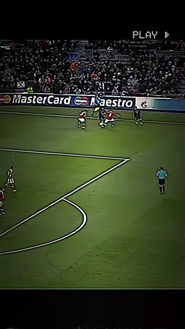 Messi vs 11 players. 🐐 #foryoupage #viralvideo #Soccer #skills #footballtiktok 