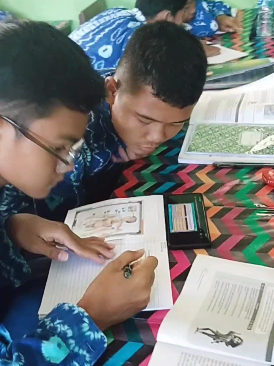 Belajar IPA 9C hari ini Hormon pada tubuh manusia #belajaripa #gunakanHPuntukbelajar #mtsn3banjarmasin #anakmadrasahhebat #madrasahhebatbermartabat 
