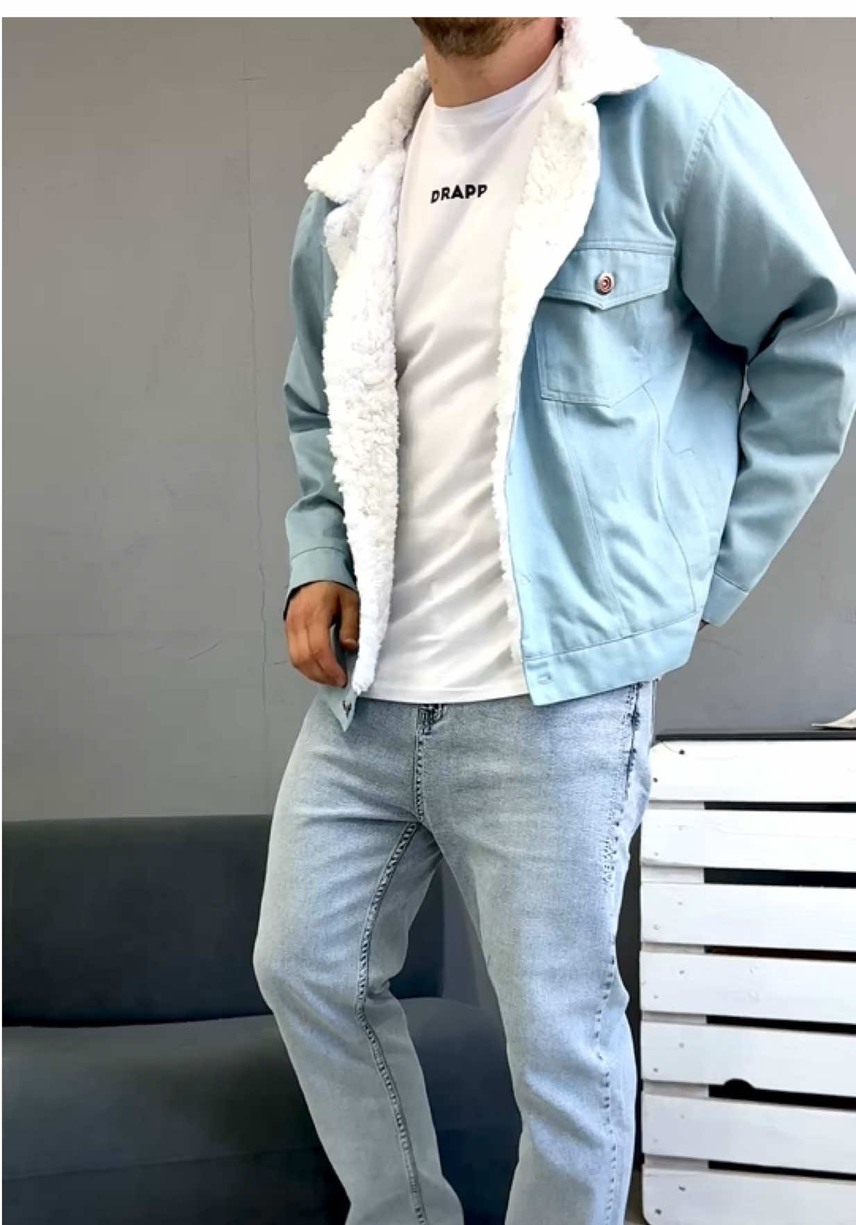 Casual look від DRAPP Джинсівка утеплена 2090 гривень Футболка 640 гривень Джинси 1390 гривень Кеди (натуральна шкіра) 2490 гривень #українськийбренд #одягнащодень #чоловічийлук #шопінгукраїна #стильчоловіка