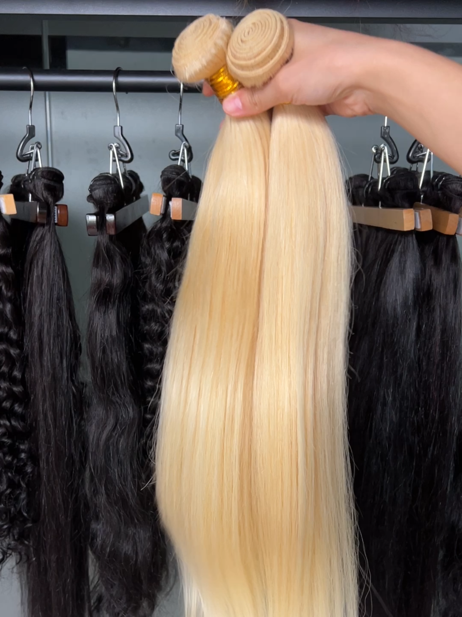 #blondehair #waterslide #curlyhair #curlyhairtips #burmesecurlyhair #waterwave #newstyle #tiktokshop #fyp #burmese #tiktok #hair #humanhair #extensionsalon #weft