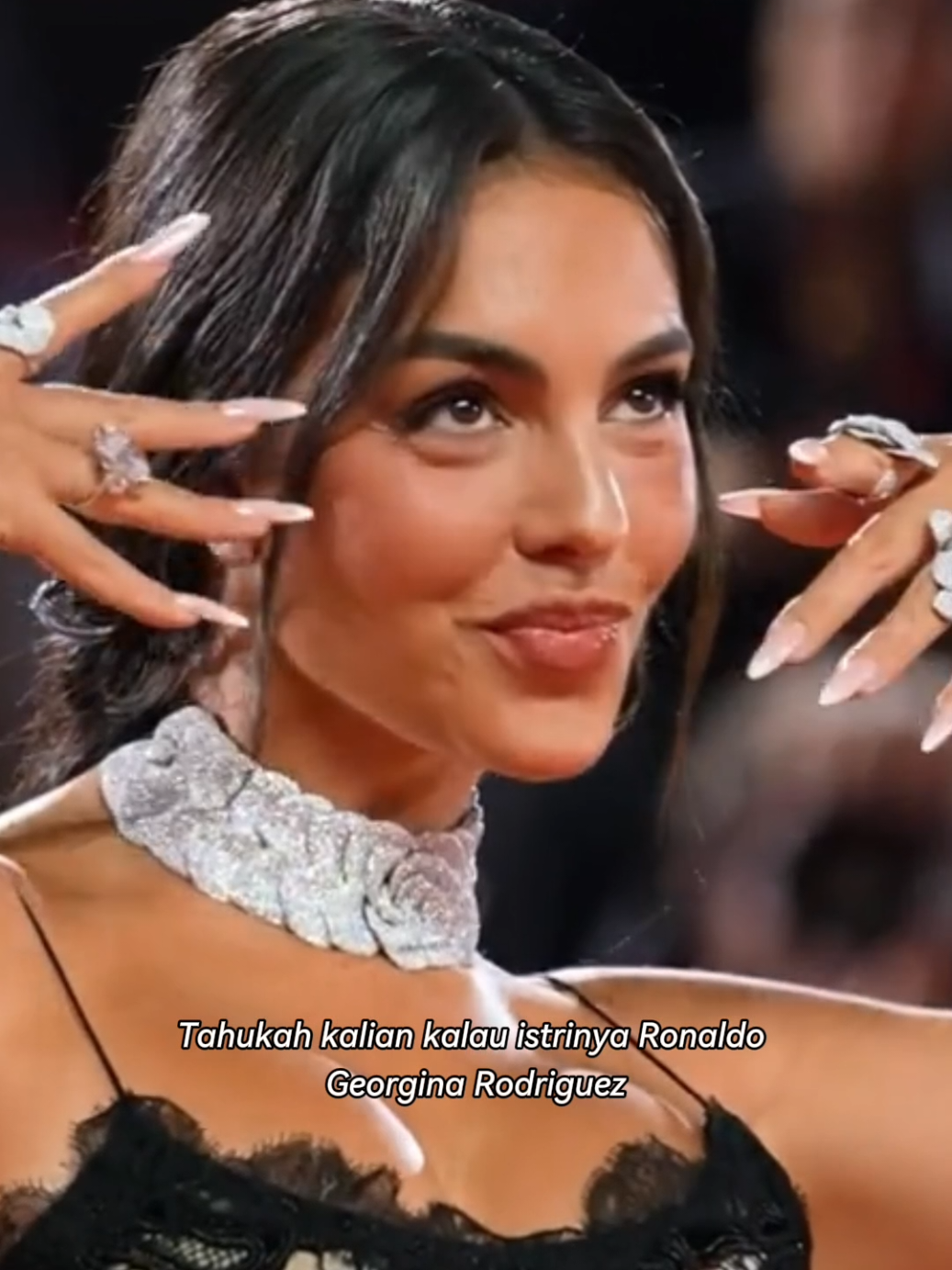 Berapakah Penghasilan Istri Ronaldo Georgina Rodriguez?🤔 #football #ronaldo #sepakbola 