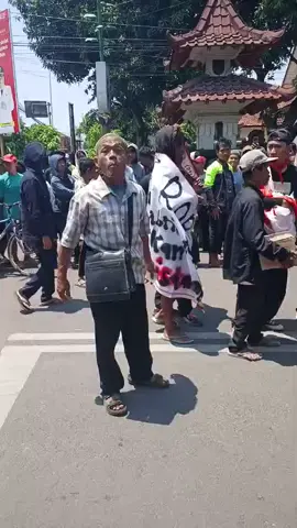 masih inget kasus 5tahun lalu ditipu oknum aparat yang tak kunjung ada pencerahan #promoseruweekend #pemalang #aksidamaipemalang #demopemalangtgl4september #fyp #fypage 