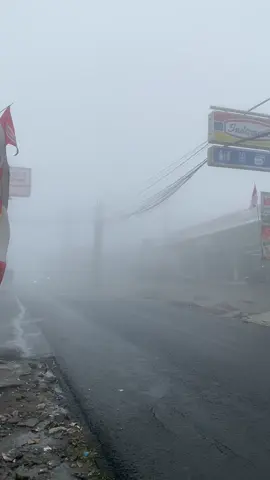 Pangalengan kalo udah musim ujan ya gini,kabutt tebel ga keliat jalan pun😭😭#fyppppppppppppppppppppppp #soundjawa #pangalengan #kabut 