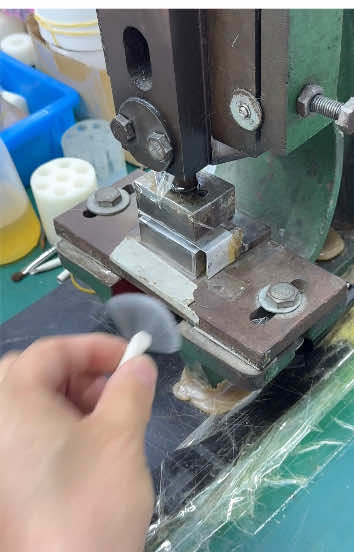 Paying close attention to details, working slowly and meticulously and the workers' concentration, make each makeup brush have the weight of being treated with care #makeup #makeupbrushes #makeuplover #makeupaddict #fashion #beauty #girl  #gift #foryoupage #beili #beilibrushes #wholesale#custom  #fyp