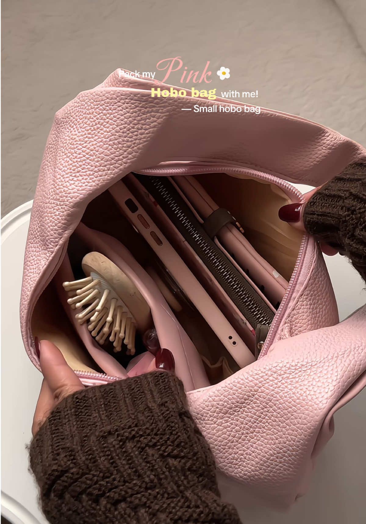 This hobo bag is a perfect “go to” bag! 👜✨ #hobobag #trendybag #shoulderbagforwomen #bagrecommendation #womensbag 