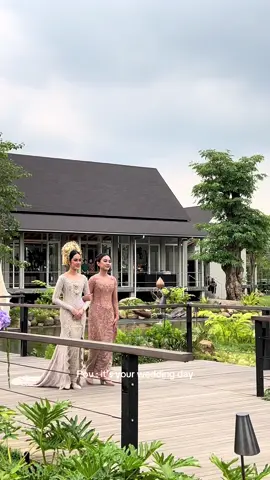 Celebrate your timeless love amidst the elegance of nature 🌱 In collaboration with Wedding Organizer  @Naura Wedding Organizer  Decoration @Elior Design  Catering @minitycatering Attire @Ayung Berinda  MC @DODY3D  #bumitarate #weddingvenue #venuewedding #weddingoutdoor #gardenwedding 