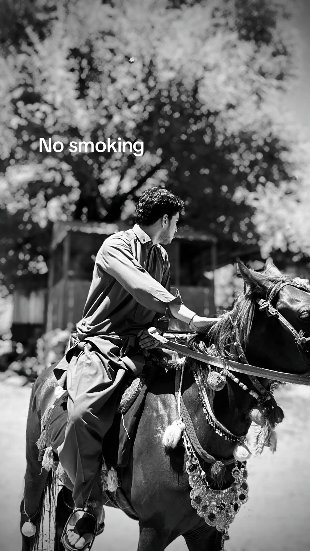 “In times of hardship, always lean on Allah, for He never abandons His servants.” در زمان سختی همیشه بر خدا تکیه کن، زیرا او هرگز بندگانش را تنها نمی‌گذارد. #foryou #اکسپلور #الله #خدا #allah❤️ 