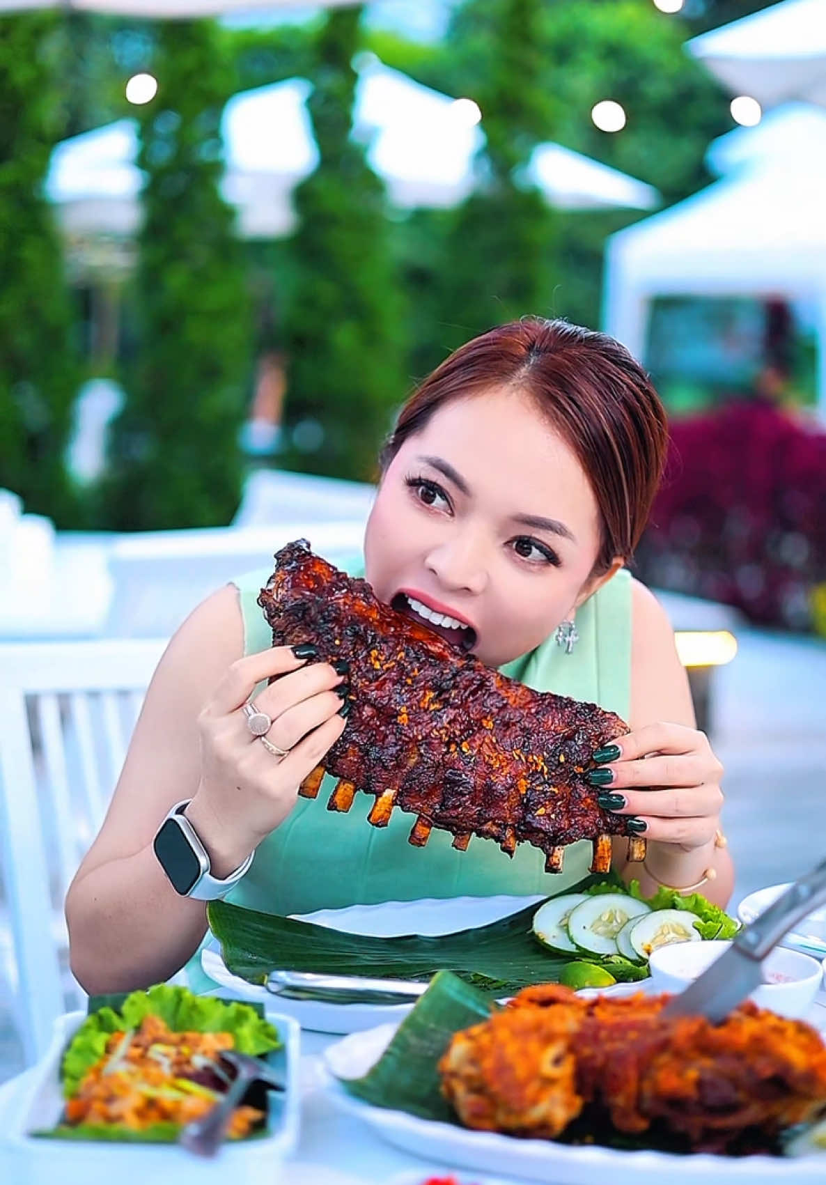 Suka makang boke..  gas jo ke @gocamp.tomohon  Tempat yang bagus, Makanan yang 🤤 💥 Banyak pilihan makanan dan minuman .. 1 tempat ada samua  Ada area bermain for anak-anak juga 💕❤️ Memang ta iko mau skali kalo ke Tomohon ketemu yang beginian… #gocampfoodtomohon  #tomohon  #kulinertomohon  #mrbigul  #noveliakaramoy 