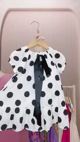 Váy chấm bi sát nách xinh cho bé yêu#thoitrangchobe #setvaybegai #vaybegaithepig #xuhuongtiktok #đầmthiếtkế 