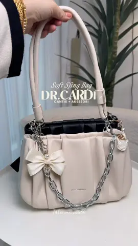 Replying to @ayriie Design bag @Dr. Cardin ni yang masuk sangat pakai aksesori ni. Aksesori beli asing. Nak aksesori yang sama ada kat video ni  @Ummu Yousef . * Harga boleh berubah ikut promosi  #TikTokShopMall #softbag #slingbag #DrCardinBrandDay #DrCardin 