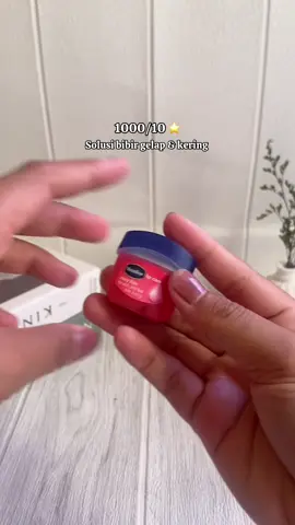Bibir juga butuh perawatan #lipbalm #vaseline #vaselineid #lipcare 