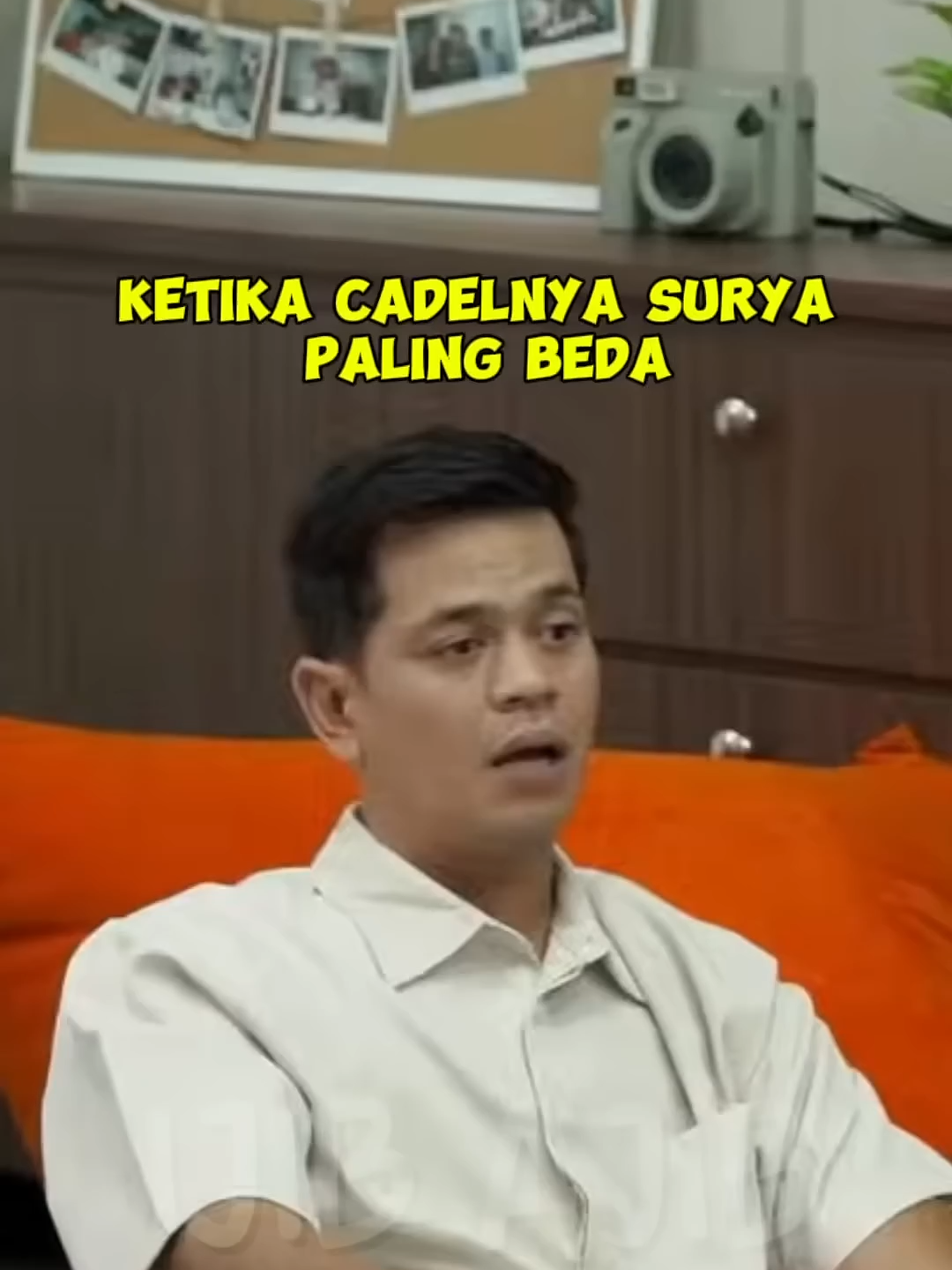 SURYA CADELNYA PALING BEDA😂#candaanruangtengah #adikerang #podcastlucu #suryainsomnia #shorts