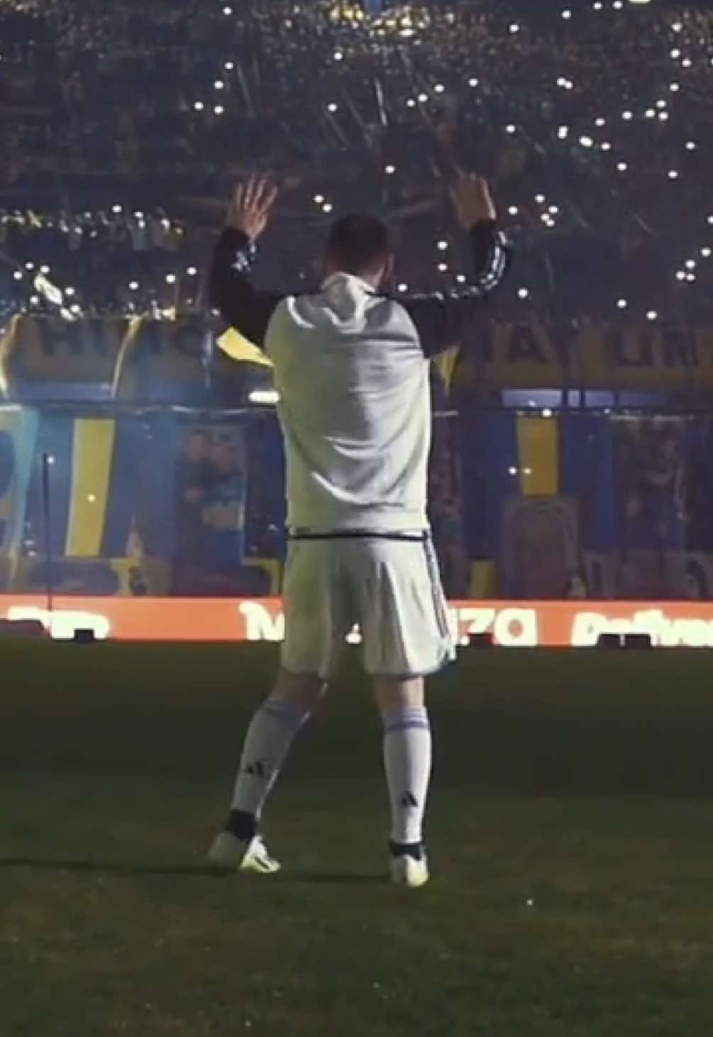 Messi might play his last home game for Argentina tonight as they face Venezuela. Leo: 