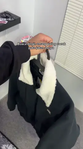 Fungsi jaket sherpa melindungi tubuh dari terpaan cuca dingin gengs 🔥