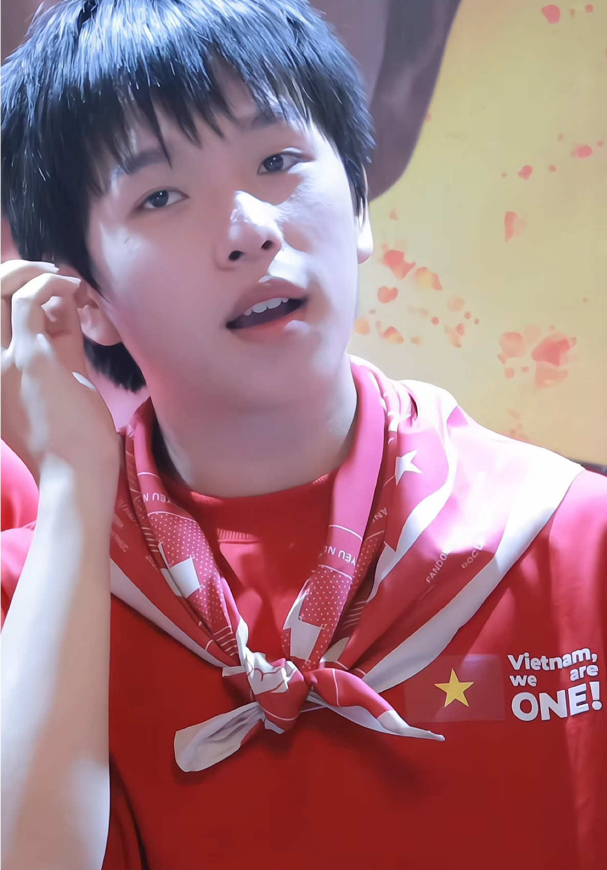 Lần đầu gặp gỡ mà rơi trúng bánh bao đáng yêu này muốn véo má ẻm cái 🤏🏻 Mà nhìn ẻm cứ lũn chũn đáng iu kiểu gì ý cưng thiệt chứ 😝 ##phucnguyen##tanbinhtoannang##xh##tiktok##foryou