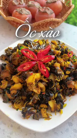 Ốc kho sả ớt giòn giòn, đậm đà. Món ăn dân giã mà hao cơm đây #ocxaosaot #cooking #nauancungtiktok #comnha #venhaancom 
