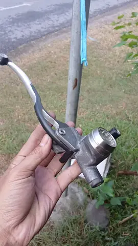 utamakan aman dan kenyamanan saat berkendara.. handel ditekuk -+1cm biar jarimu tidak kejauhan seperti hubunganmu dan dia