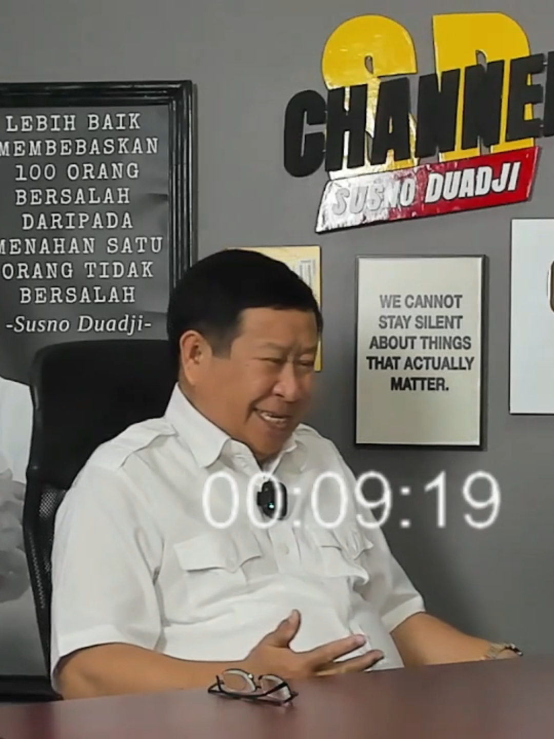 APA IYA DELPEDRO DARI LOKATARU MENGHASUT UNTUK KERUSUHAN ?? Unjuk rasa yang di awali tanggal 25 Agustus dan terjadi kerusuhan penjarahan pembakaran, pengrusakan dan kriminal lainnya oleh penyusup, berdampak pada di tangkapnya delpedro dari koalisi masyarakat sipil lokataru yang berjuang untuk HAM dan Demokrasi, benar melakukan penghasutan??? #delpedro #lakataru #polisi #hukumindonesia #beritaterkini #beritaterbaru #susnoduadji